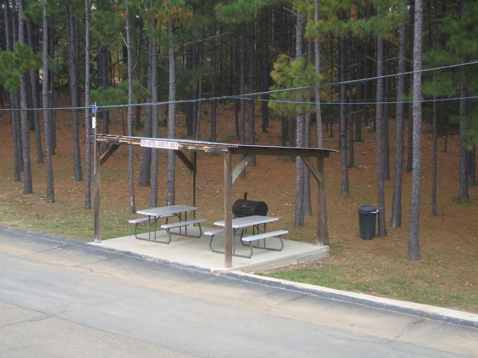 Super 8 By Wyndham Monticello Ar Motel Exterior foto