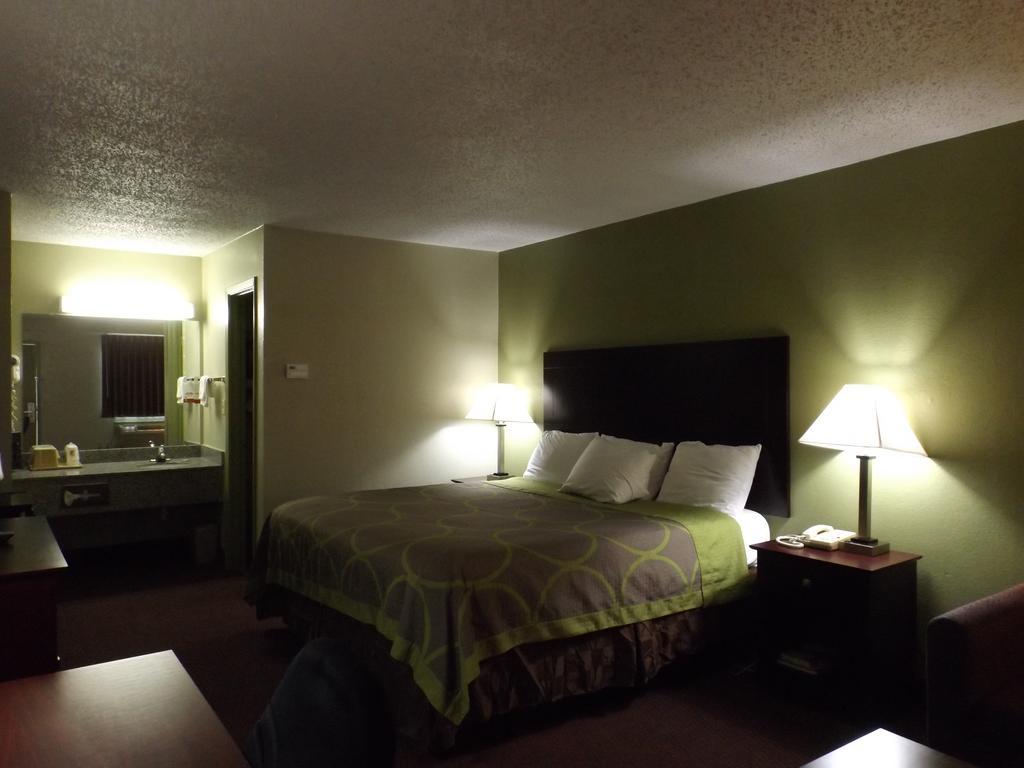 Super 8 By Wyndham Monticello Ar Motel Exterior foto